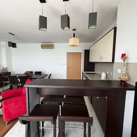 Modern Beachfront Apartment With Pool رافدا المظهر الخارجي الصورة