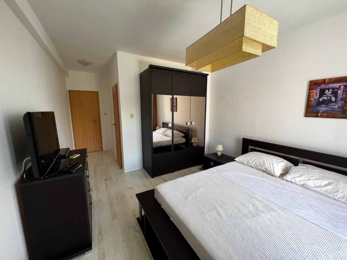 Modern Beachfront Apartment With Pool رافدا المظهر الخارجي الصورة