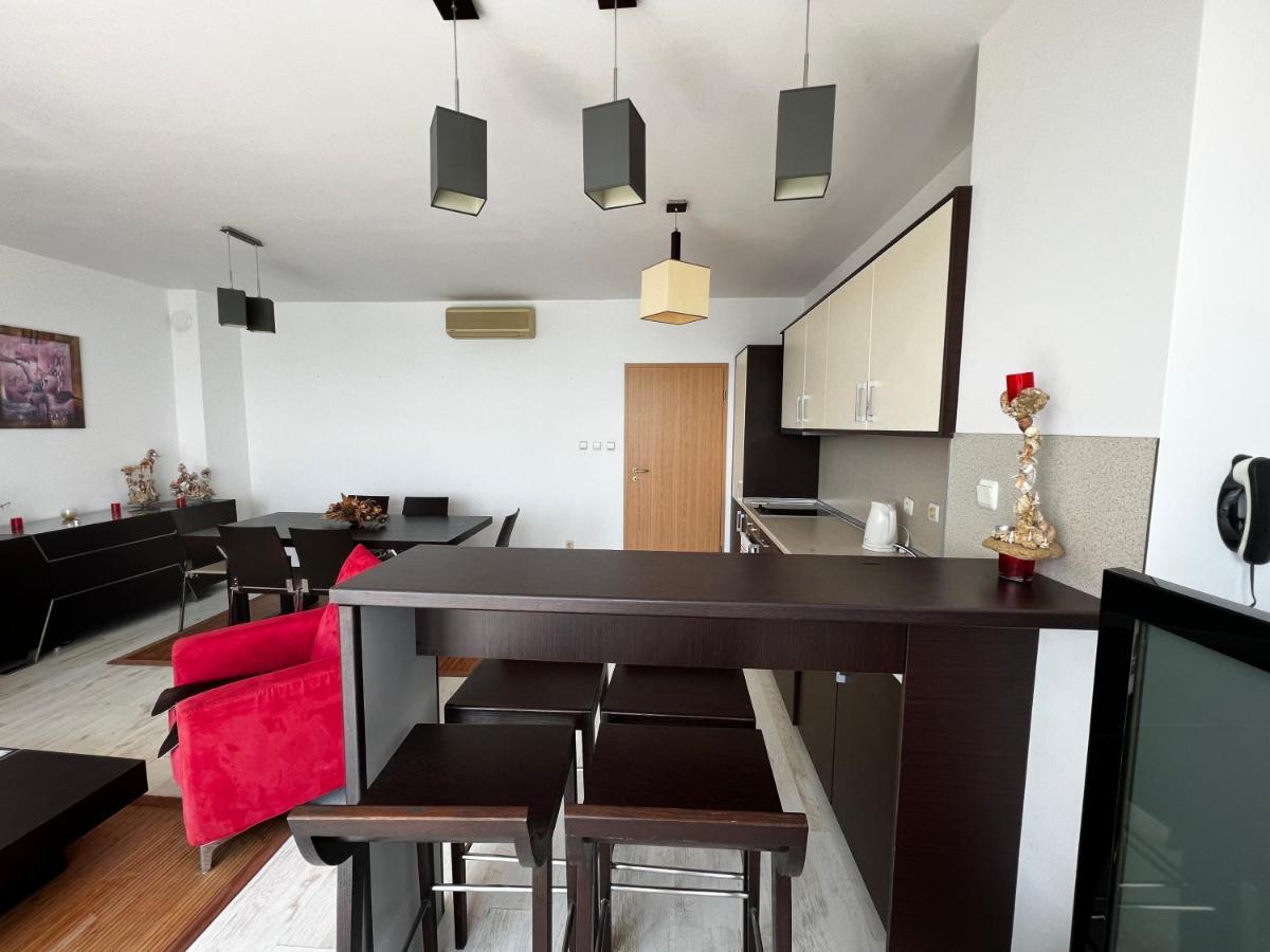 Modern Beachfront Apartment With Pool رافدا المظهر الخارجي الصورة