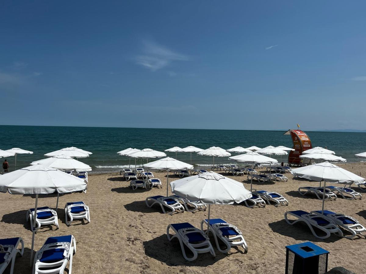 Modern Beachfront Apartment With Pool رافدا المظهر الخارجي الصورة