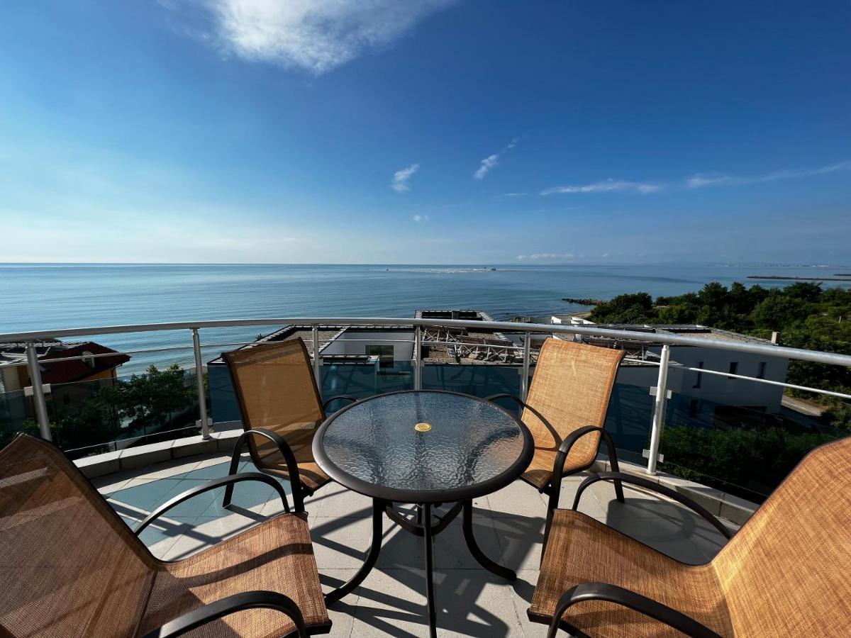 Modern Beachfront Apartment With Pool رافدا المظهر الخارجي الصورة