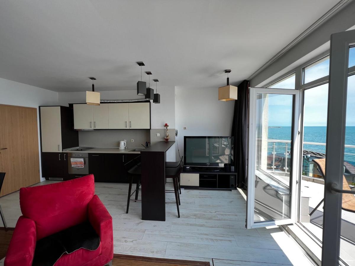 Modern Beachfront Apartment With Pool رافدا المظهر الخارجي الصورة