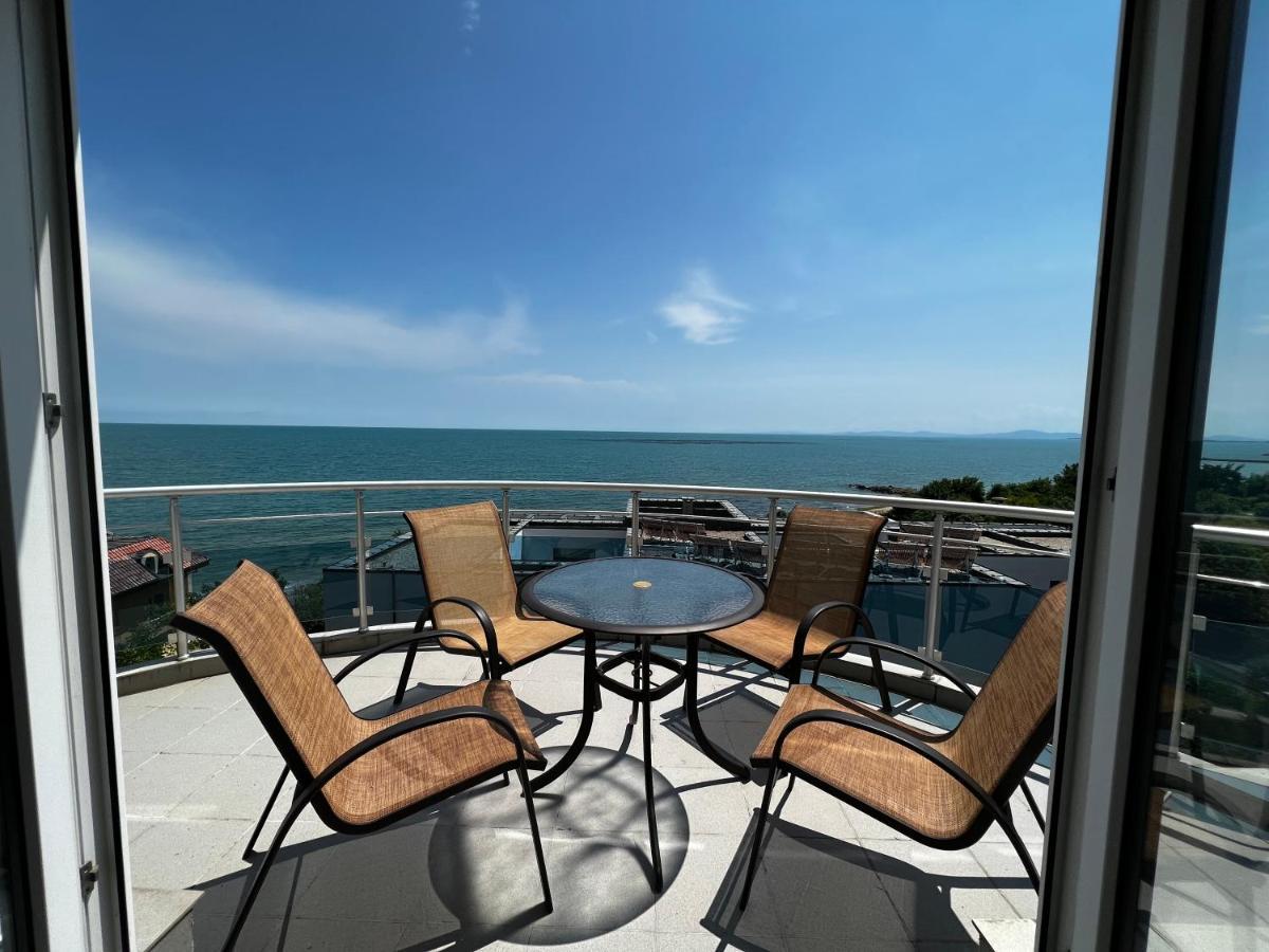 Modern Beachfront Apartment With Pool رافدا المظهر الخارجي الصورة