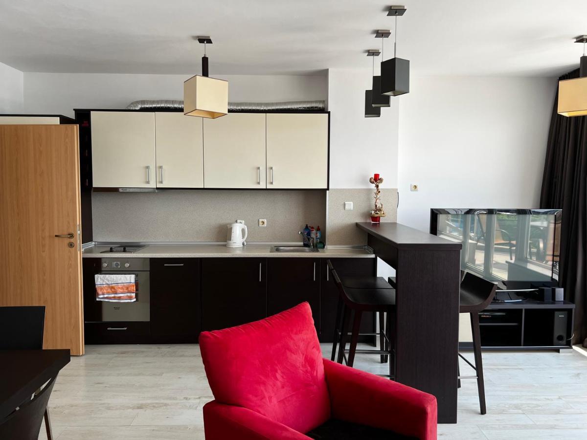 Modern Beachfront Apartment With Pool رافدا المظهر الخارجي الصورة