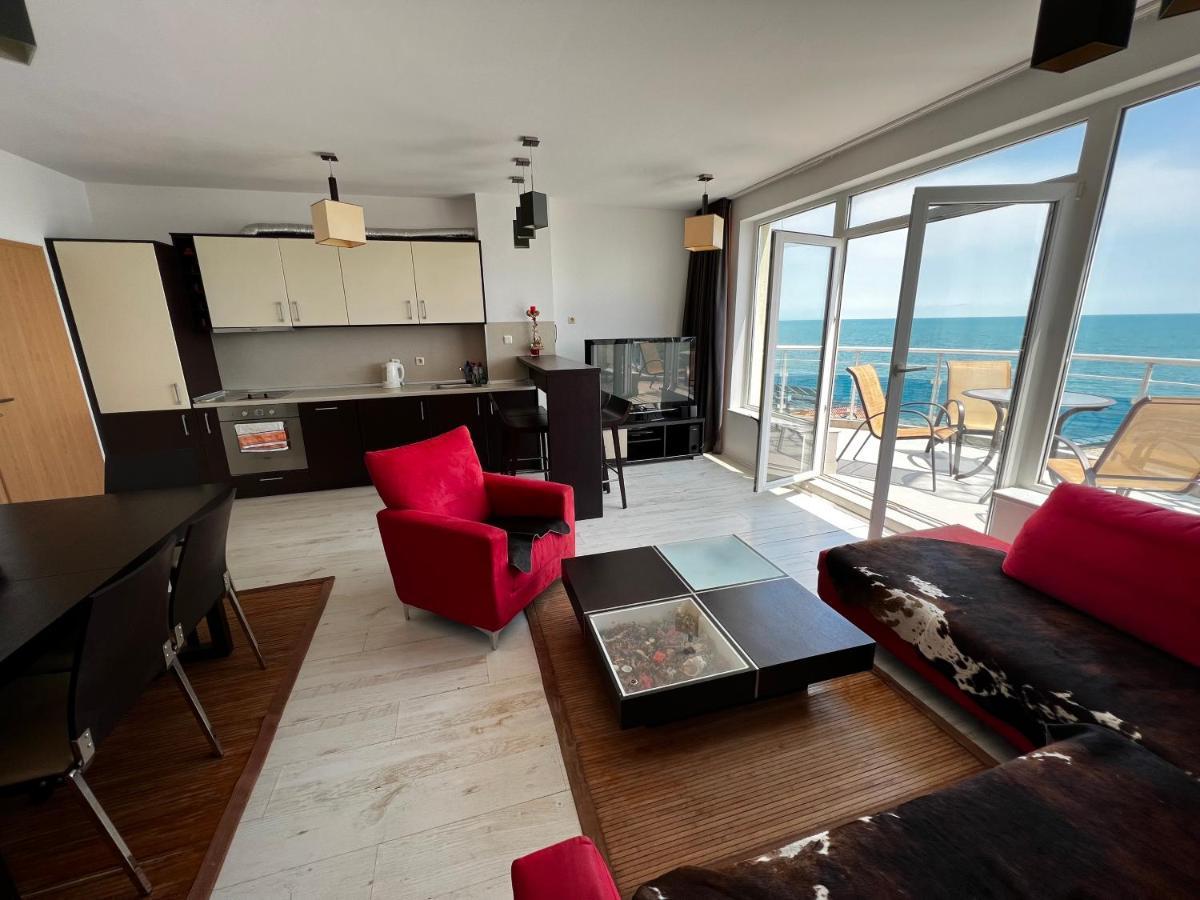 Modern Beachfront Apartment With Pool رافدا المظهر الخارجي الصورة
